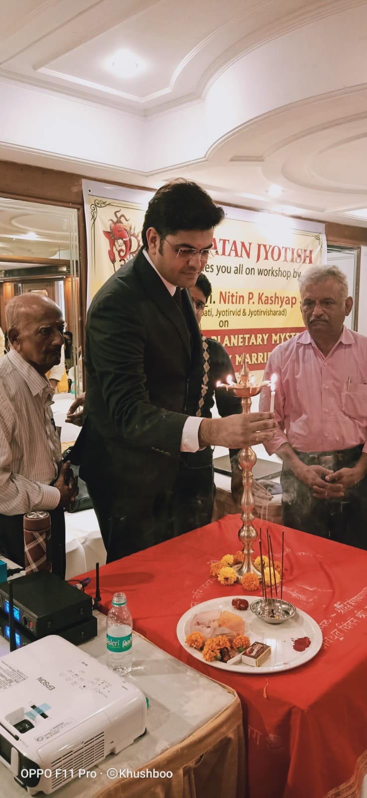 Jayraj Bhatt — third-generation astrologer in Mumbai